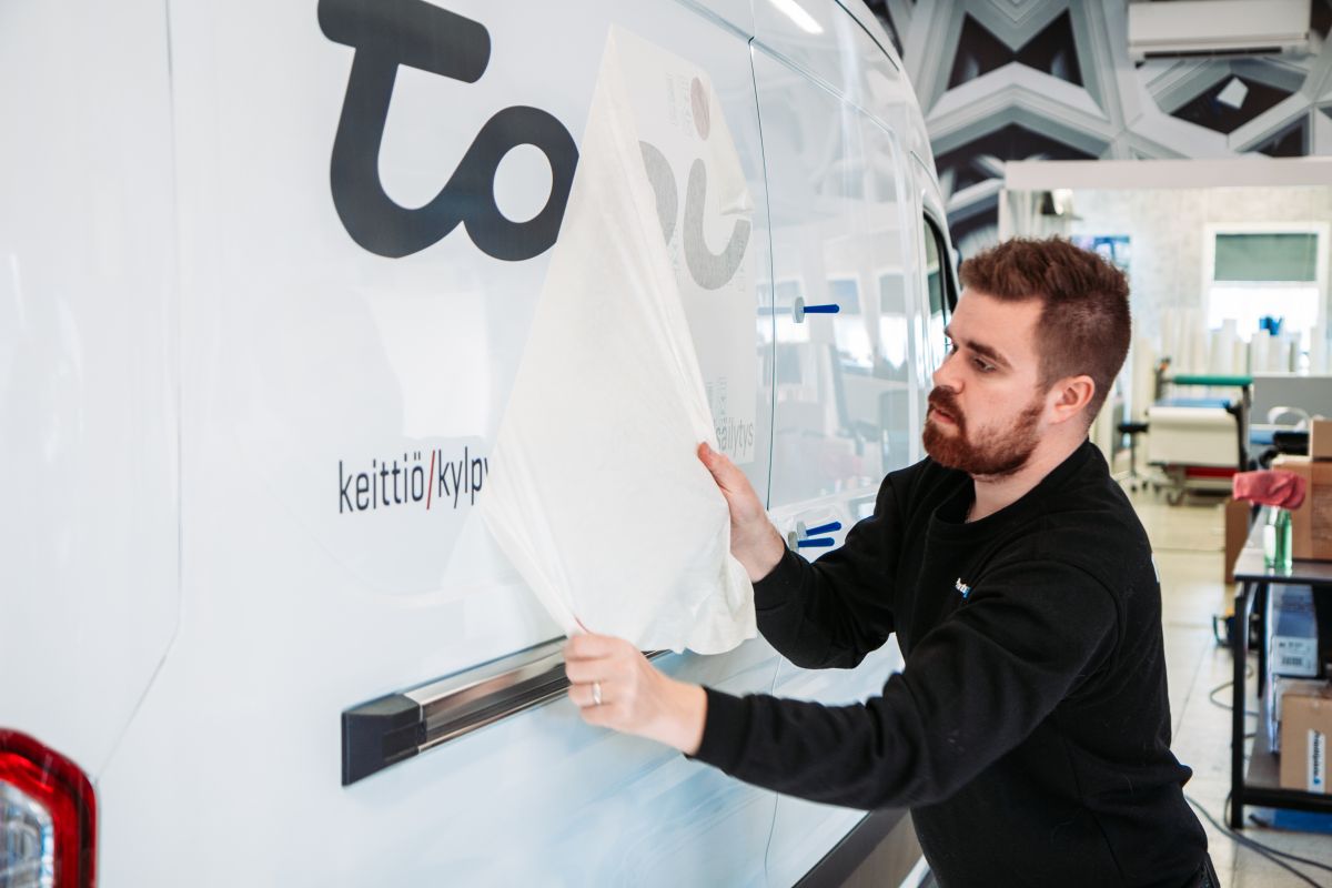 Laadukas auton teippaus ty&ouml;n alla